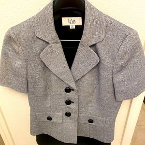 Super cute short sleeve suit w/black skirt. Grey w/specked black pattern.